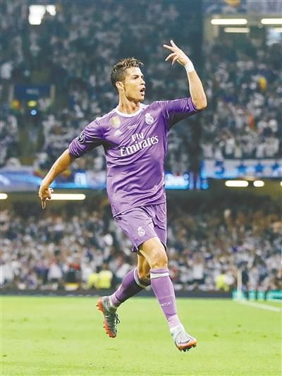 球的拼抢上 球的拼抢上